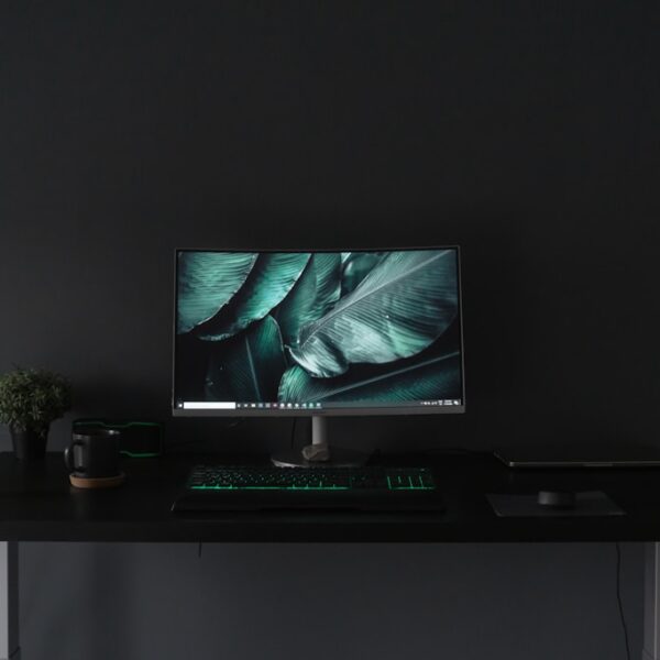 Monitor jako rozszerzenie laptopa i smartfona – jak poprawić komfort pracy mobilnej?