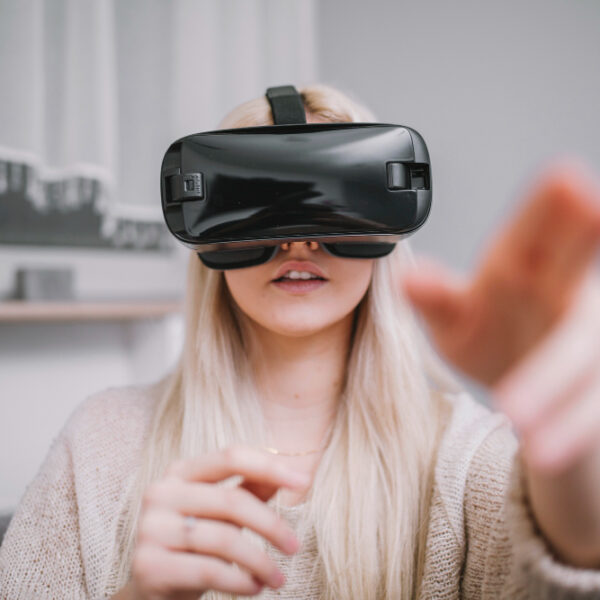 Czym jest i jak działa wirtualna rzeczywistość (VR)?