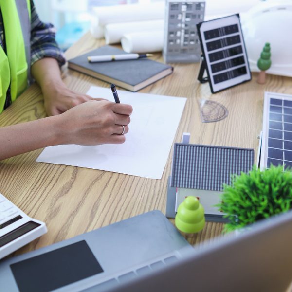 Magazyn energii dla przedsiębiorstwa – jak dobrać odpowiednią pojemność?